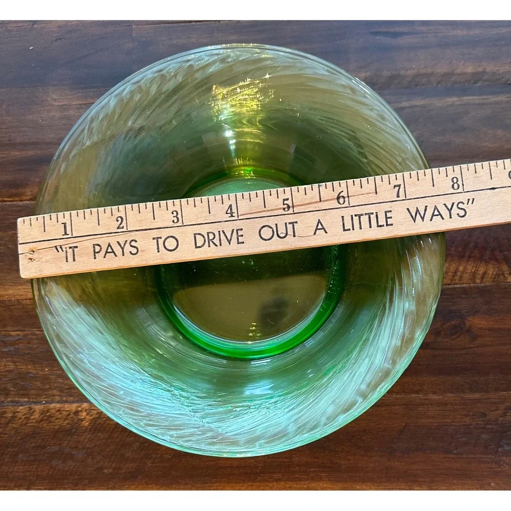 Pyrex Green Glass Swirl Bowls Set of 4 Vintage Ribbed Serving Salad Bowls 7 inch